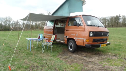 Choco! – Chocolate! Retro holiday bus for the ultimate road trip!