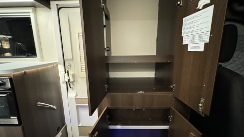 The Escape Pod – Comfortable and modern family Rollerteam motorhome - Free insurance 