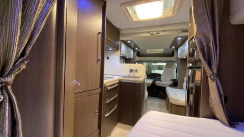 Kempi – 4 person luxury camper with super nice layout
