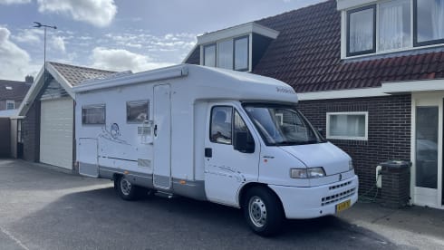 Corné & Joy – Complete with Airco - UNIQUE!! 4 person camper BOOK NOW! 