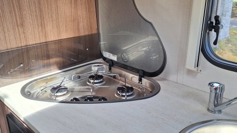 Hamish – Hamish - Scottish Luxury - Spacious 4 Berth Renault Luna 2018