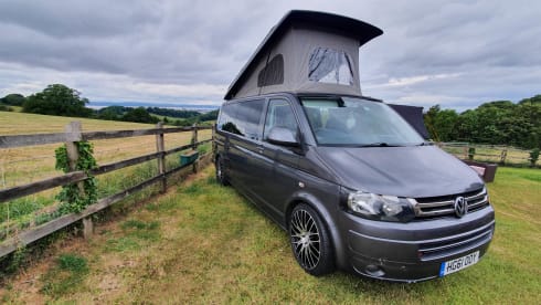 VW Campervan, Fully fitted, Sleeps 4, bedding & accessories included