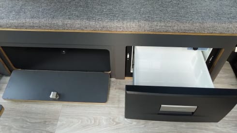 Ecamper – E-motorhome Nissan ENV200 Electric compact bus camper for 2 persons