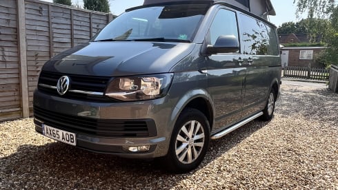 Claude – 4 berth Volkswagen campervan from 2015