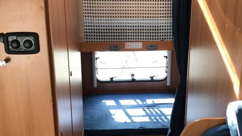 Complete & Compact 6-person camper with bunk bed (Luxury)