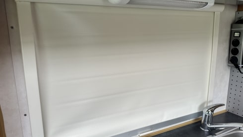 2p Hymer B574 fixed bed air conditioning