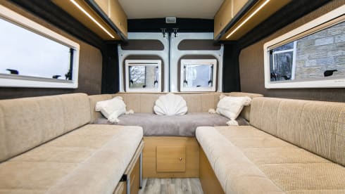 Lottie – Large 2 Berth Campervan