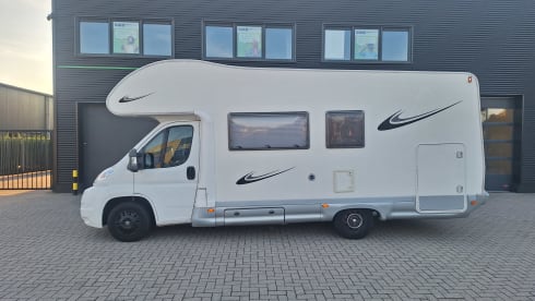 Huisje op wielen – 4p Fiat alcove from 2009