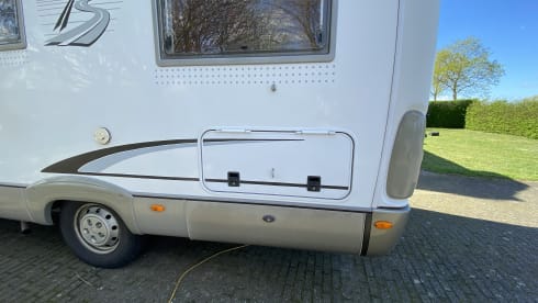 Heerlijke gezinscamper! – 4p Bürstner integrated uit 2007