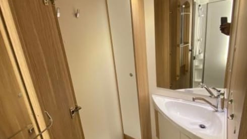 7 – Luxurious, spacious camper with single beds!