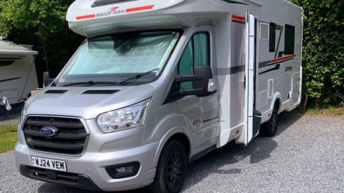 Roller Team Zefiro 4 Berth – Luxury 4 berth Motorhome 