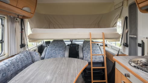 Camper Homer – Spacious integral camper with lots of comfort!