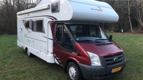 Family camper with bunk bed, 6 persons - Sunlight Alcove from 2009
