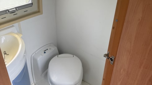 Te huur camper Fiat Ducato Moncayo fabriekscamper met airco