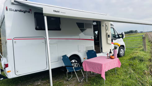 Very luxurious and spacious Adria Matrix family camper (max. 5 pers.).