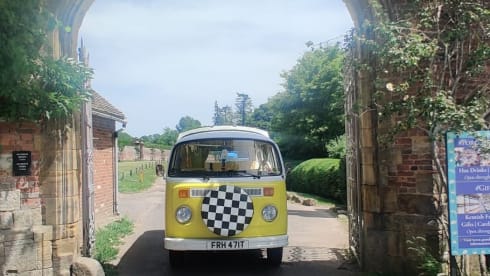 Vale – 4 berth Volkswagen campervan from 1979
