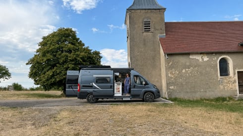 Freddy – Freddy | Abenteuer-Camper für 4 Personen • kompakt, komplett ausgestattet & autark.