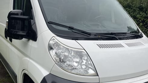 Perro – 2p Peugeot campervan from 2016
