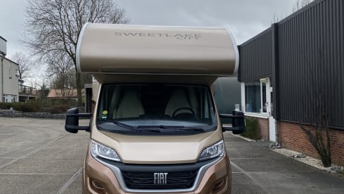 Sweetlake – B driving license. 4-person camper from 2023.