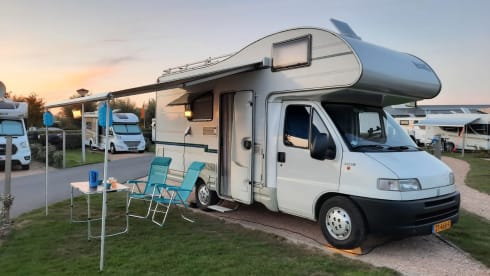 BlueRide – Complete Fiat Ducato family camper bunk stove / hot water water
