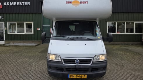 6p Dethleffs alcove uit 2006