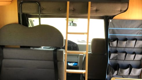 Very neat, reliable, well-maintained 6-person family camper