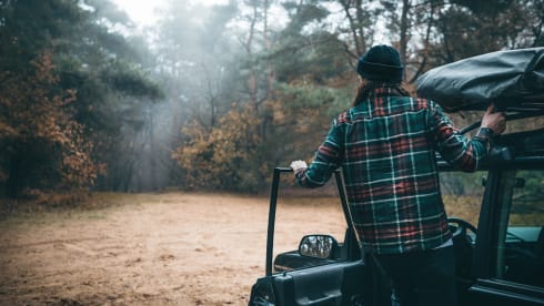 WOLF V8 – Adventure & freedom with a Land Rover with roof tent!