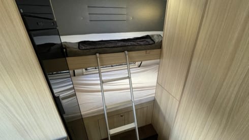 7 berth Adria sunliving ad70dk. Reg 2022