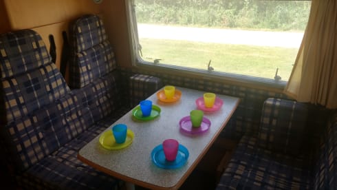 6 person family camper for rent xxl garage dinette bunk strong engine