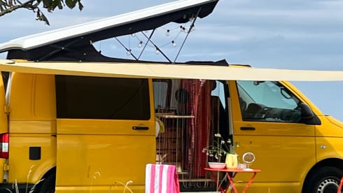 Gele busje – Extended Yellow Volkswagen T5 camper 