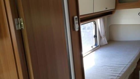 B-type – Luxury motorhome, semi-integrated with length beds