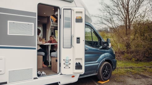 Trudy – Brand new 4-person Carado T449 with queen-size bed from 2025