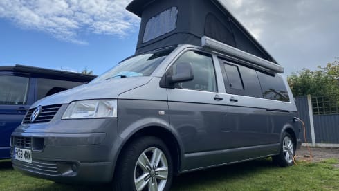 Flint – T5 VW (2009), Grey Pop-Top (LWB)