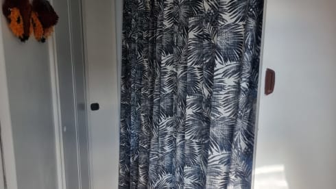 De Flint 3a – 6-person cozy alcove camper