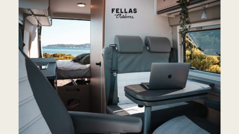 Nazarè – Premium Outdoor Van Rental