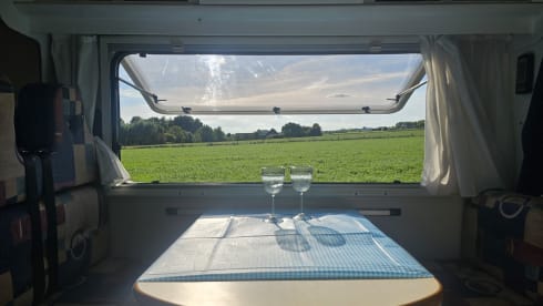 Cozy Fiat Ducato camper – your ticket to freedom!