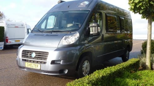 Compact bus camper for 2 adults and max. 2 small children