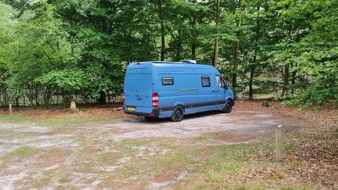 Boots – 2p Mercedes-Benz bus from 2014