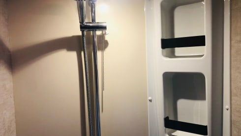 LUXURY AHORN CANADA, length beds and pull-down bed, ideal for families and seniors