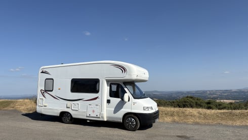 Wanderlust  – 4 berth Autotrail alcove from 2000