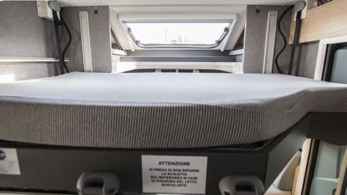 Just GO – Dethleffs Just GO 4-seater semi-integrated camper