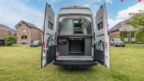 4-person VW GRAND CALIFORNIA automatic WITH AIR CONDITIONING, shower and toilet 