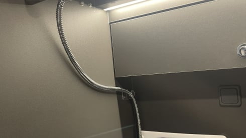 Camping-car 2 personnes (2024) McLouis Menfys Discovery Van 1