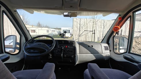 Gezellige 4-persoons alkoofcamper – ideaal voor stel of klein gezin