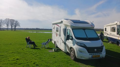 Very comfortable 3 p offgrid camper Eura Mobil
