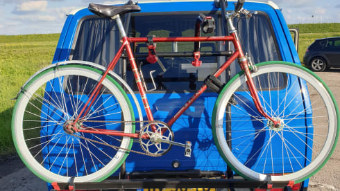 Mr. Blue Sky  – Retro VW T3 bus camper