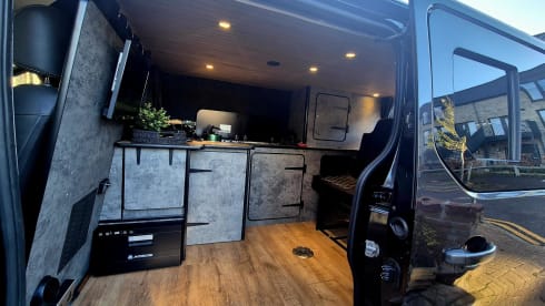 ONYX – OFF-GRID 2 berth  Kitchen Heating - Bedding included - Campervan