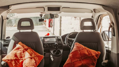 Flo – 4 berth Volkswagen campervan from 2014