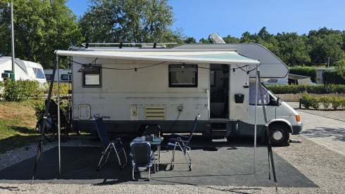 Comfortable 4-person Ford Transit Rimor Camper - Perfect for Families!