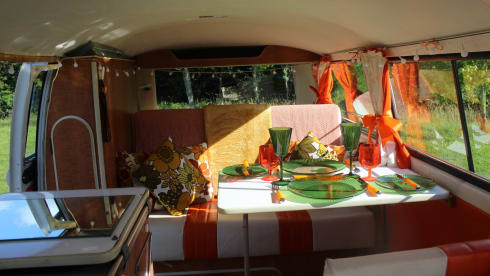 Stanley – LOVE LIFE IN THE SLOW LANE WITH STANLEY